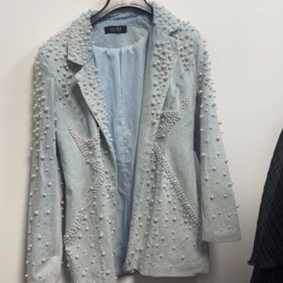 AKIRA Label Sit Pretty Pearl Embellished Blaze - Picture 2 of 4